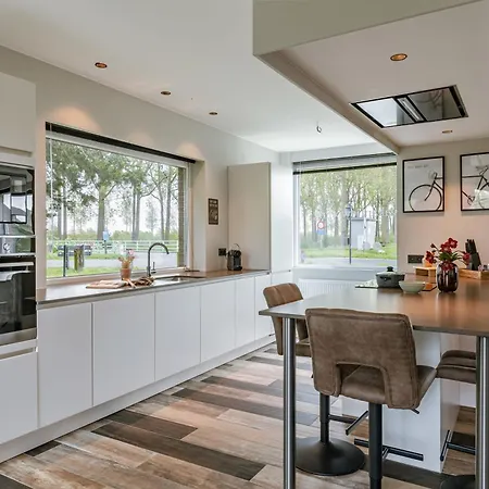 Ferienhaus Huswell - Along The Canal With Great Views *